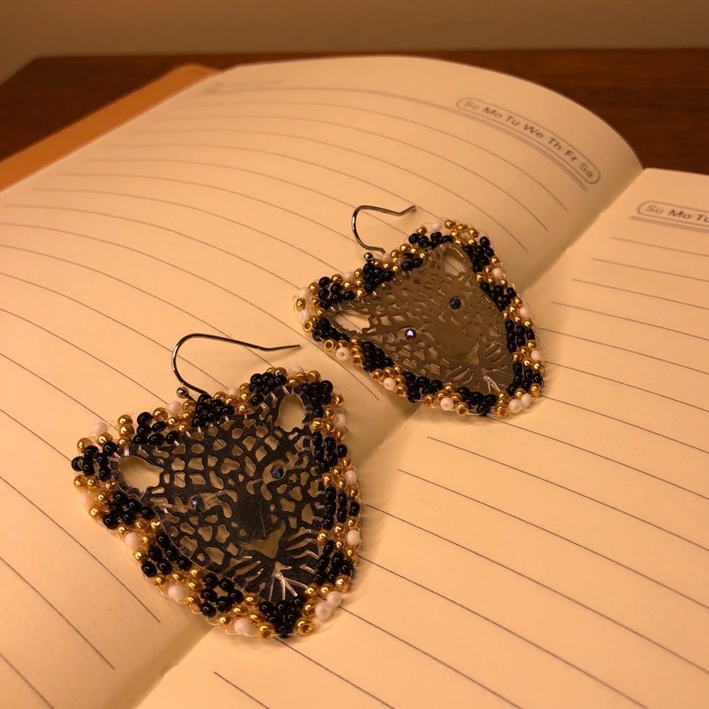 Handmade beaded earrings 💚